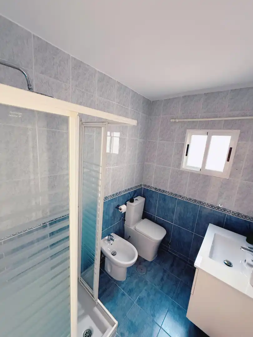 Bany de Apartament en venda en Torrevieja amb Aire condicionat, Terrassa i Moblat