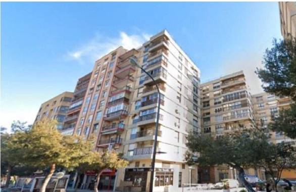 Piso en Venta en Avenida de José Anselmo Clavé en Doctor Cerrada