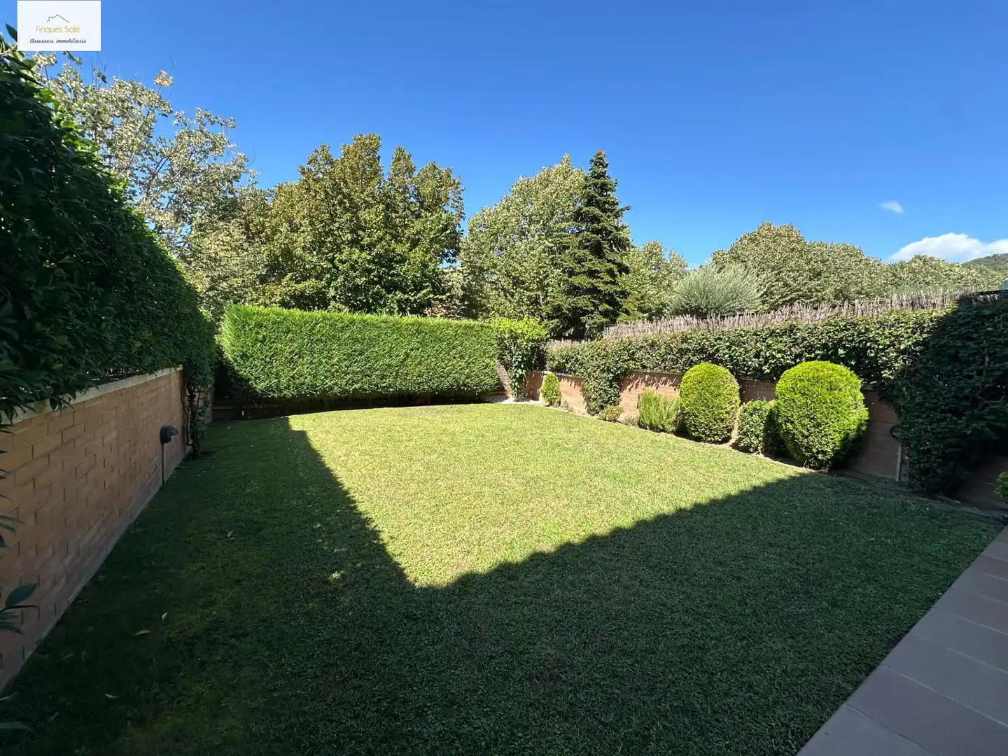 Garten von Einfamilien-Reihenhaus zum Verkauf in Cabrils mit Klimaanlage, Heizung und Privatgarten