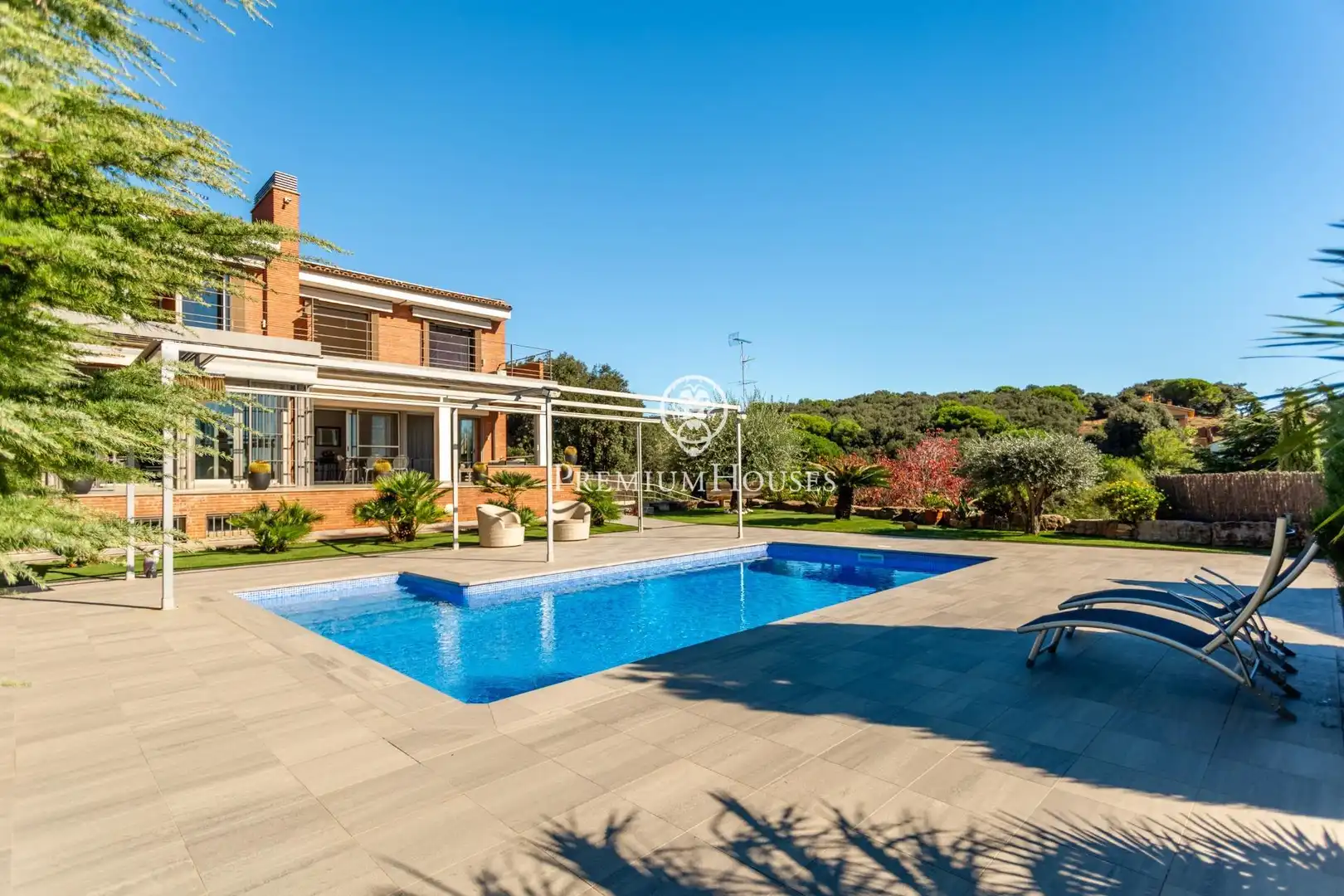 Casa amb balcó en venda a Urbanitzacions