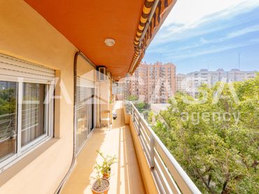 Wohnung mit Balkon zum Verkauf in Algirós
