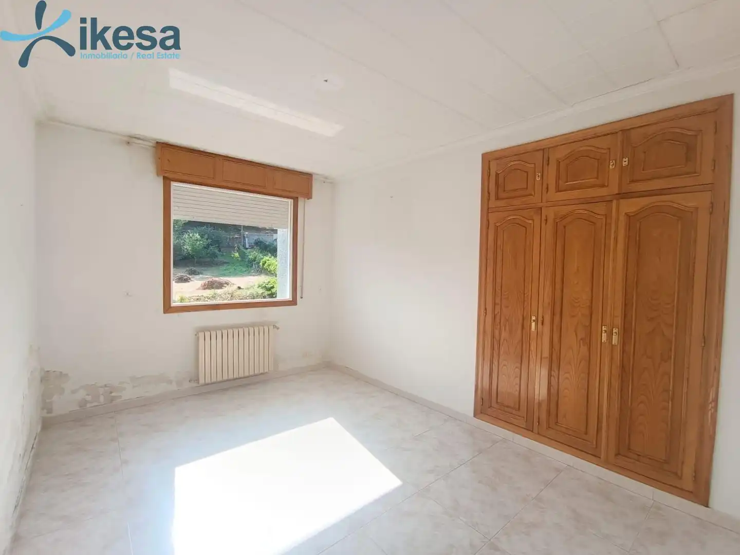 Dormitori de Casa o xalet en venda en Entrimo amb Jardí privat