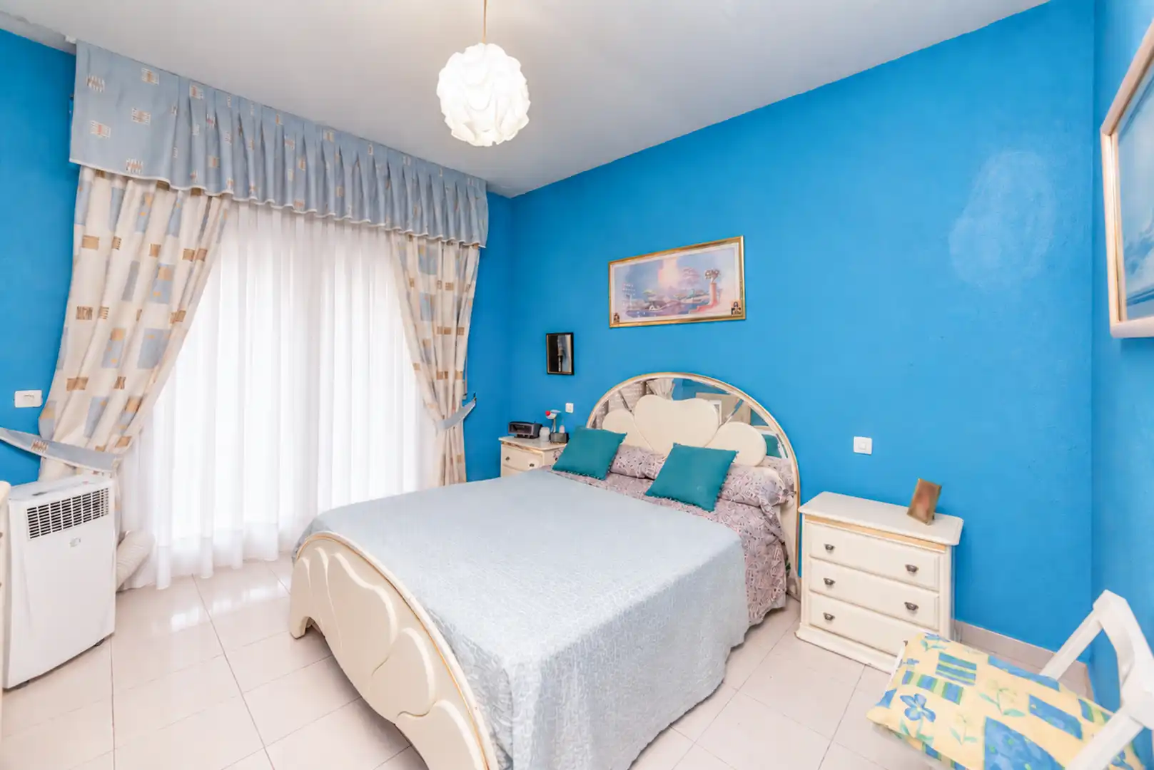 Dormitori de Casa o xalet en venda en Urbanizaciones