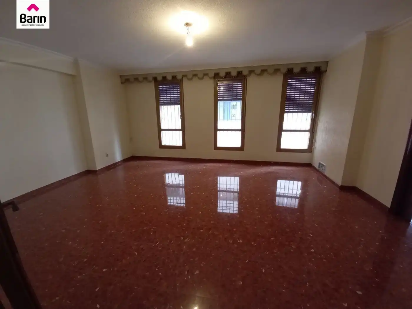 Wohnung zum Verkauf in Córdoba mit Klimaanlage, Terrasse und Abstellraum
