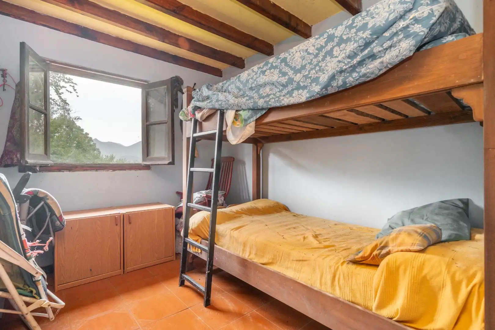 Habitación de Finca rústica en venta en Sobrescobio con Jardín privado, Terraza y Amueblado
