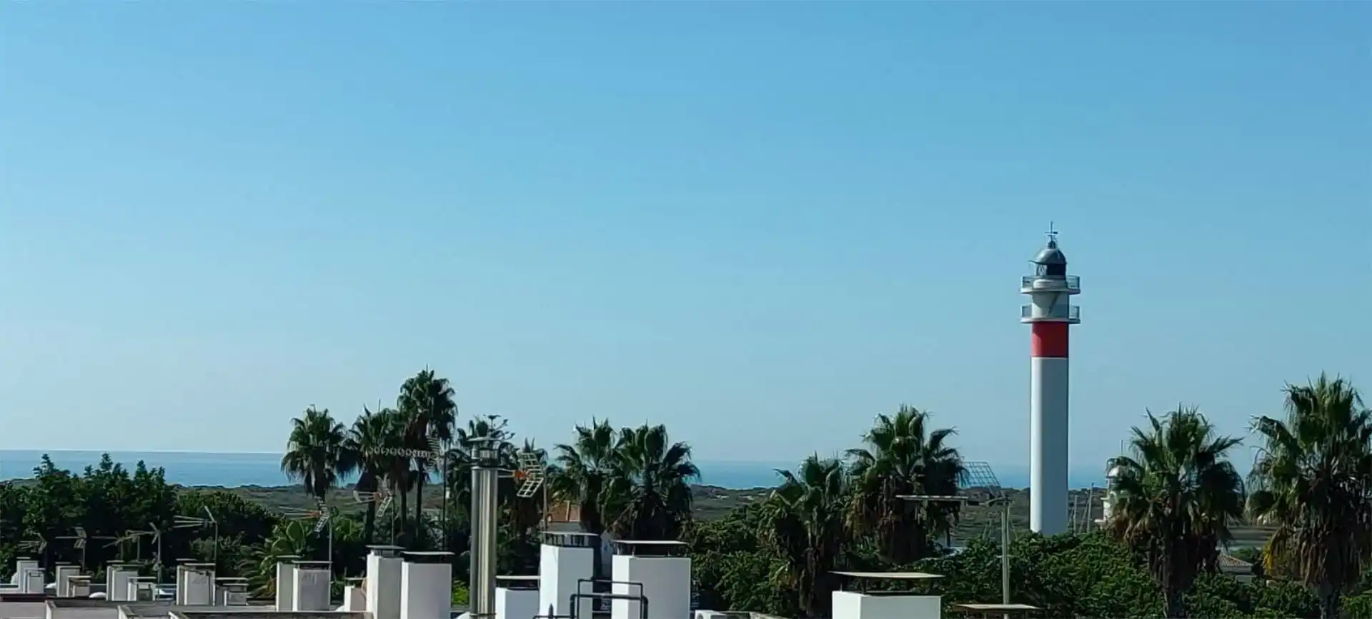Außenansicht von Maisonette zur Miete in El Rompido mit Schwimmbad und Balkon