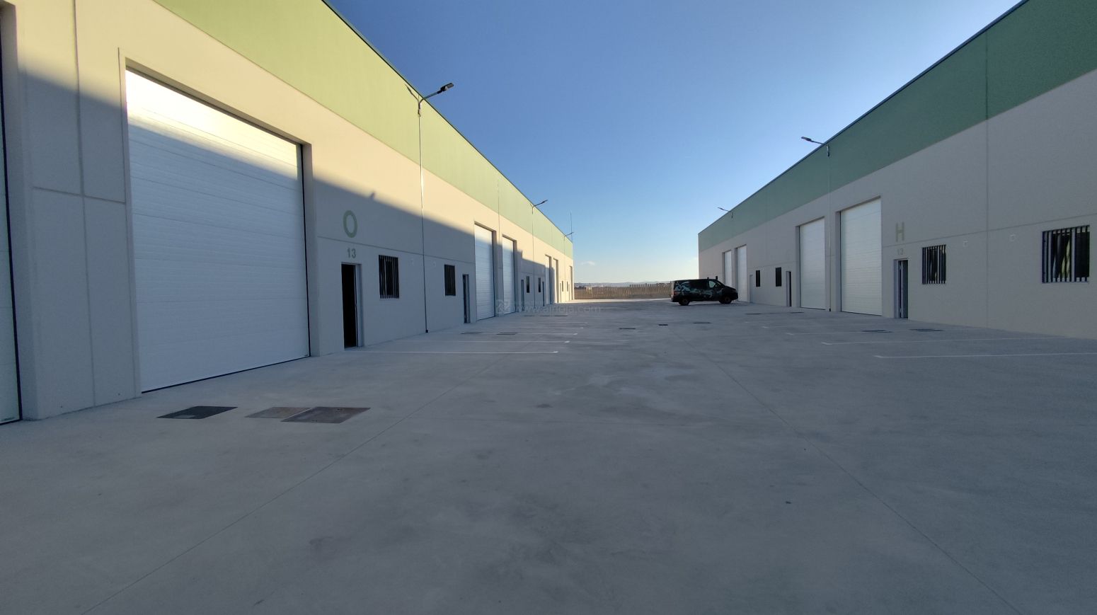 Vista exterior de Nave industrial en venta en  Logroño