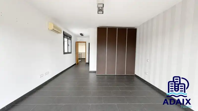 Houses for sale in Layos  with Air Conditioner, Heating and Terrace