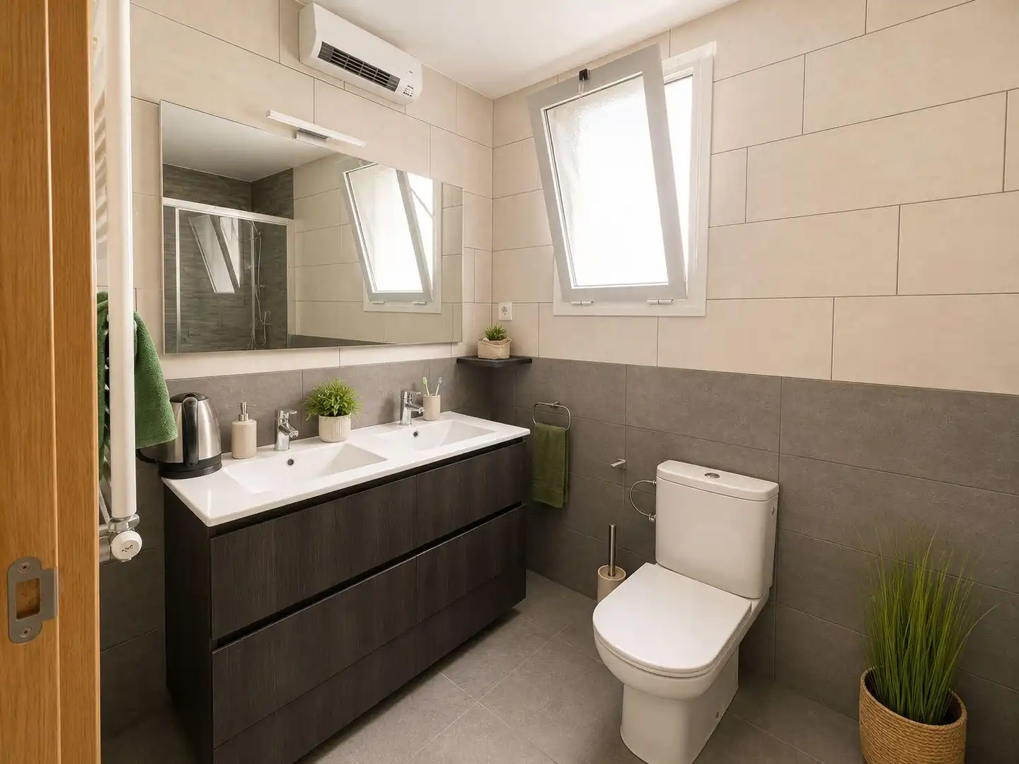 Bathroom of Houses for sale in El Masnou  with Heating