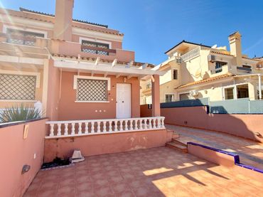 Doppelhaushälfte mit Balkon zum Verkauf in Plaza PEDRO SANCHEZ