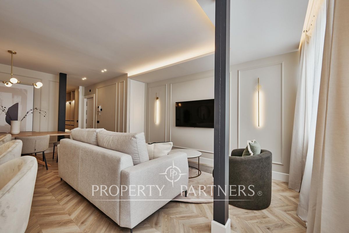 Sala d'estar de Apartament en venda en  Madrid Capital amb Aire condicionat, Calefacció i Moblat