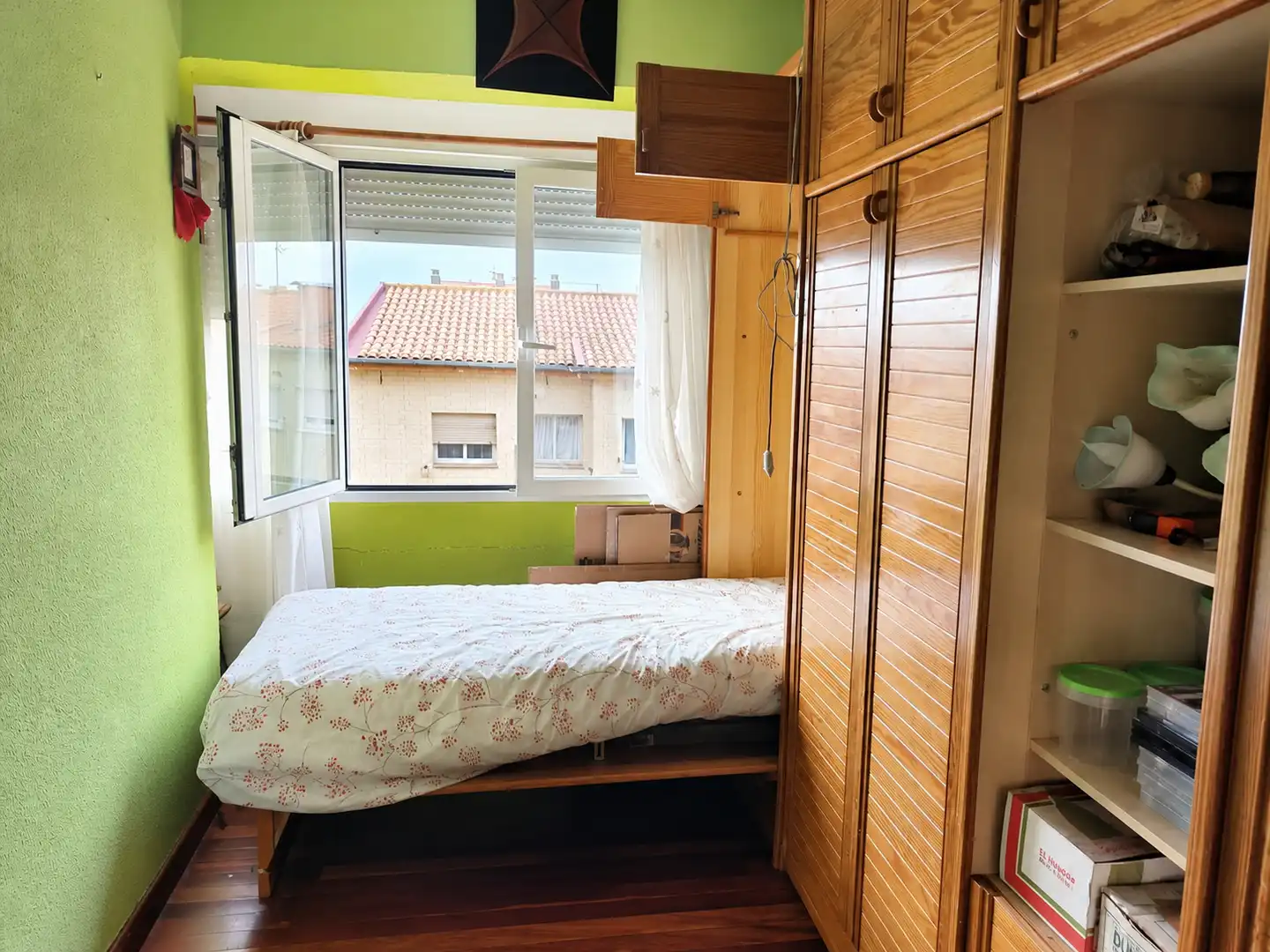 Schlafzimmer von Wohnung zur Miete in Santander mit Möbliert und Ofen