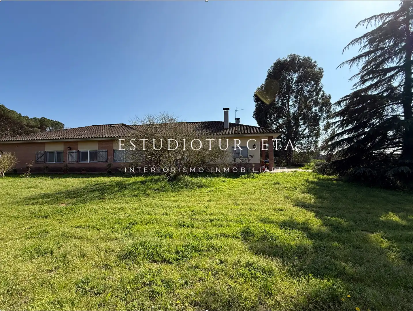 Vista exterior de Casa o xalet en venda en Llagostera amb Calefacció, Jardí privat i Forn
