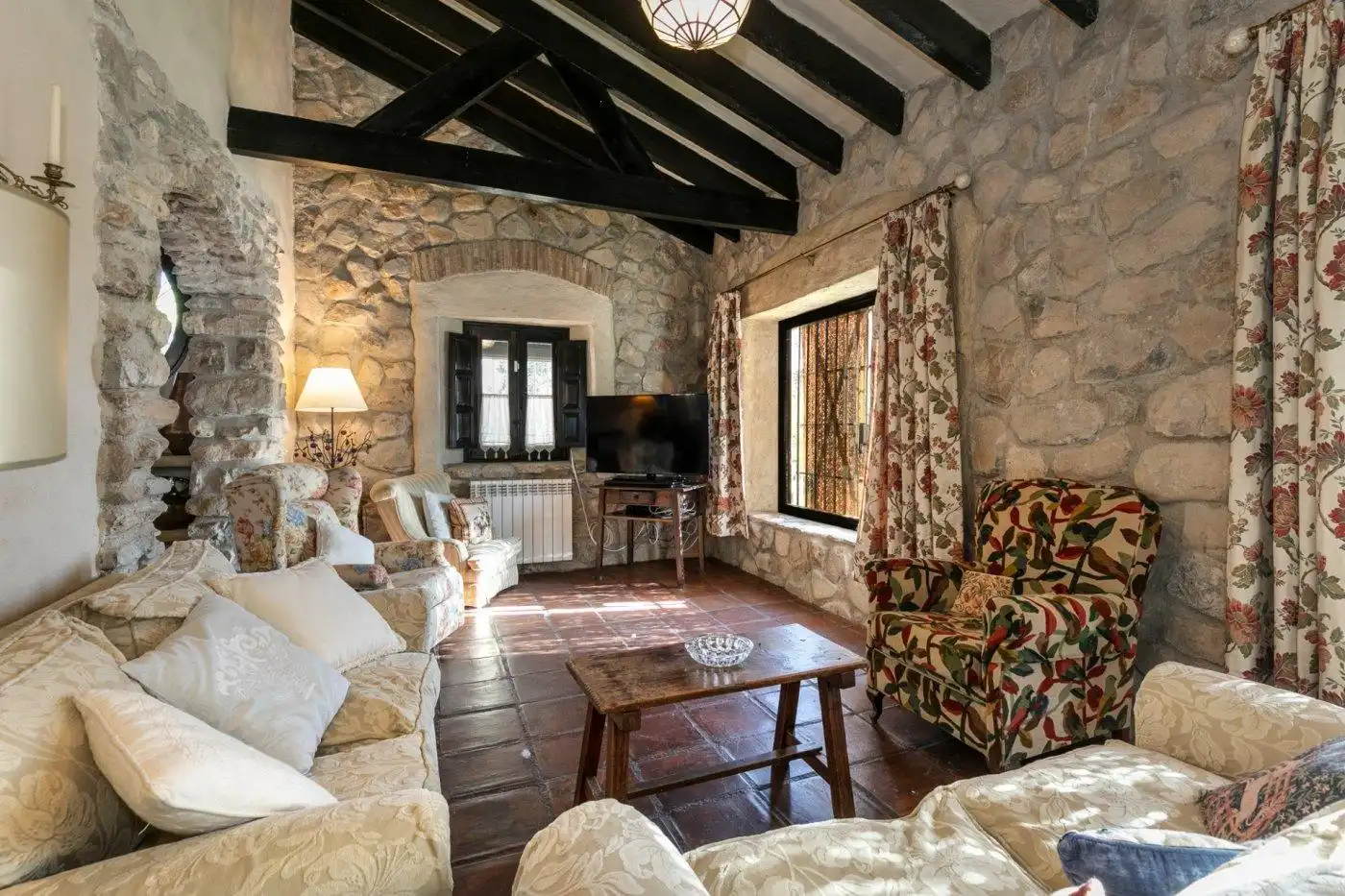 Sala d'estar de Casa o xalet en venda en Montefrío amb Aire condicionat, Calefacció i Jardí privat