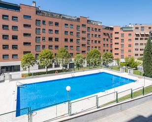 Swimming pool of Apartment for sale in  Madrid Capital  with Air Conditioner, Heating and Private garden