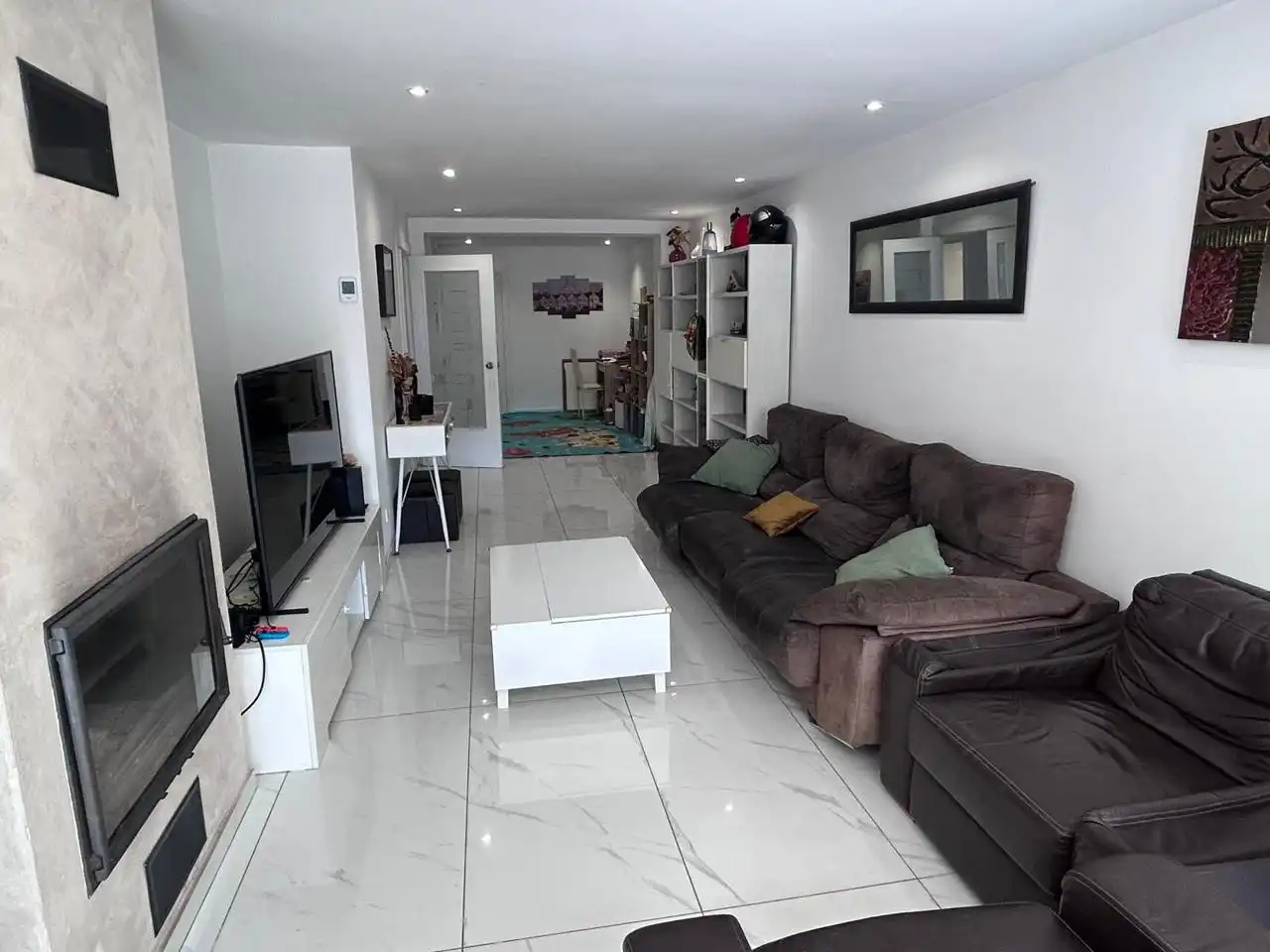 Sala de estar de Casa adosada en venta en Castelldefels con Aire acondicionado, Trastero y Piscina