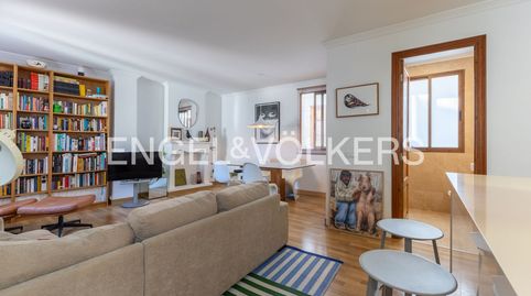 Elegante apartamento en edificio clasico junto a las Torres de Serranos