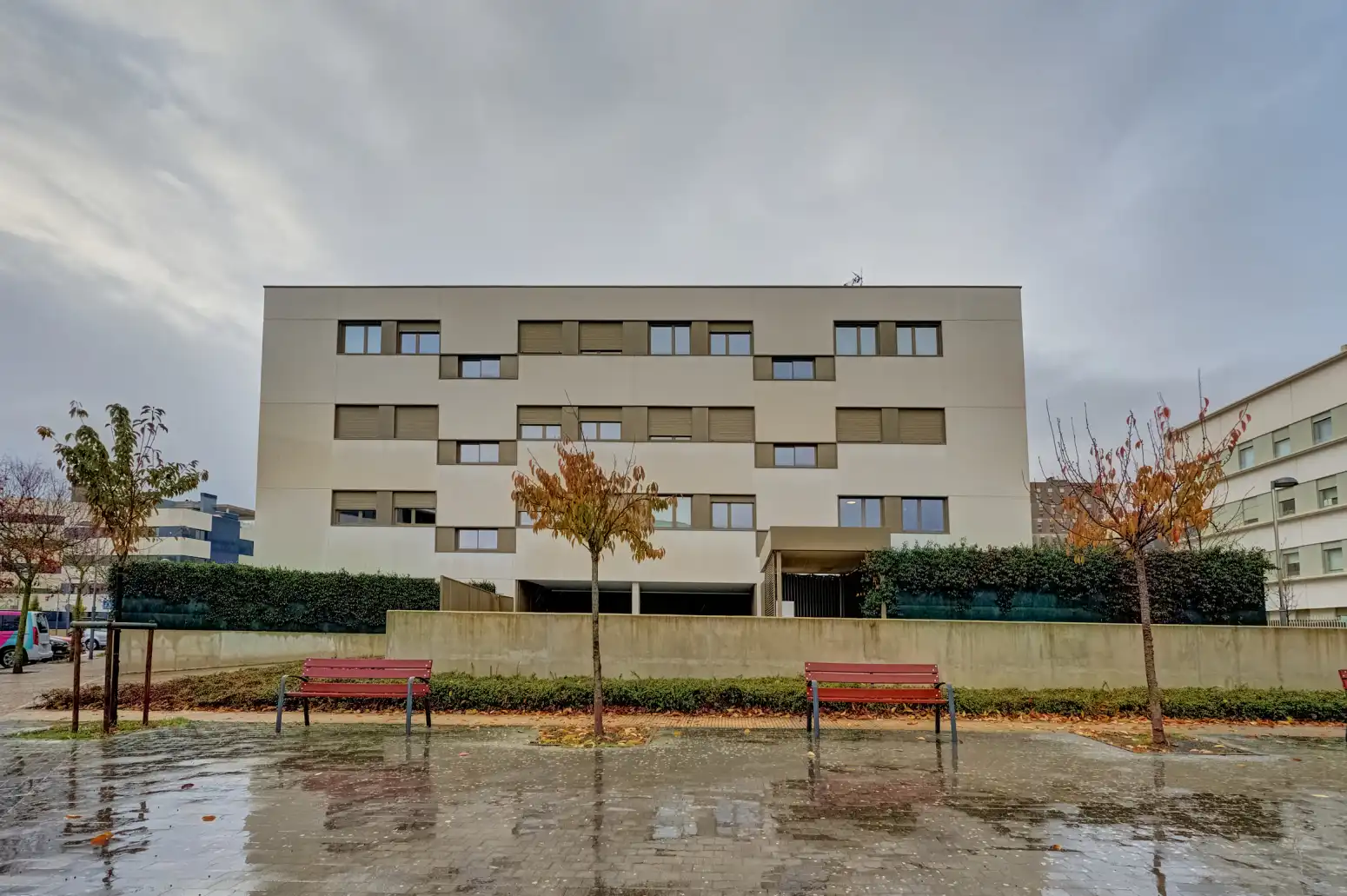 Außenansicht von Wohnung zum Verkauf in Burlada / Burlata mit Heizung, Terrasse und Abstellraum