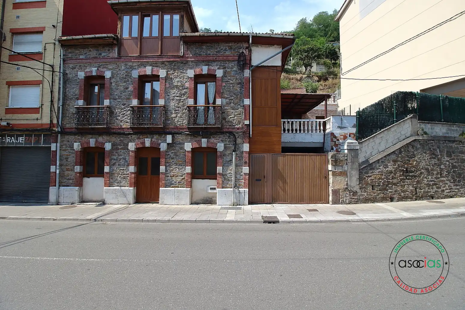 Vista exterior de Casa adosada en venda en Mieres (Asturias) amb Calefacció i Terrassa
