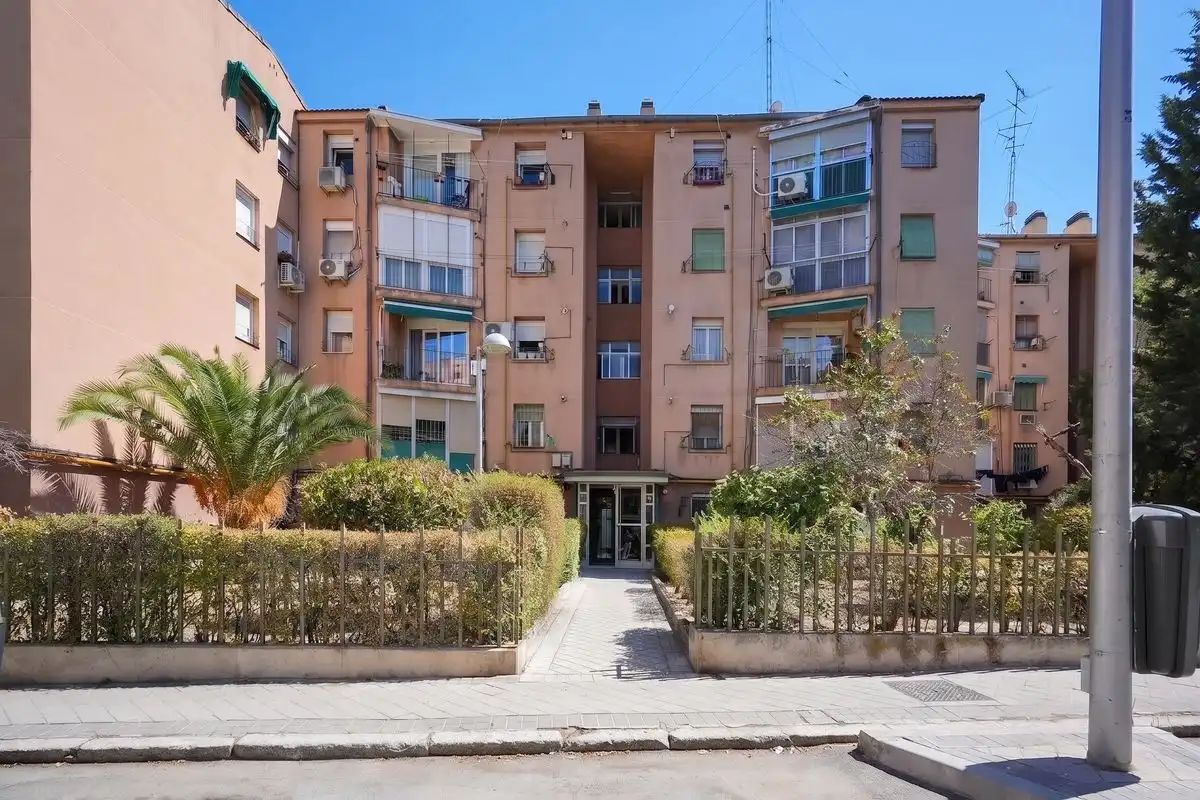Vista exterior de Piso en venta en Madrid con Calefacción