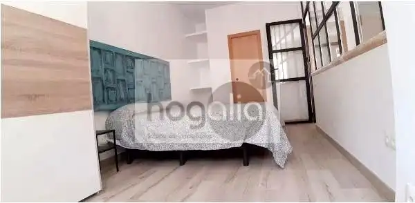 Schlafzimmer von Erdgeschoss zur Miete in Sevilla mit Klimaanlage und Möbliert