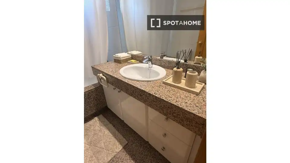 Piso con terraza en alquiler en L'Eixample, imagen 16