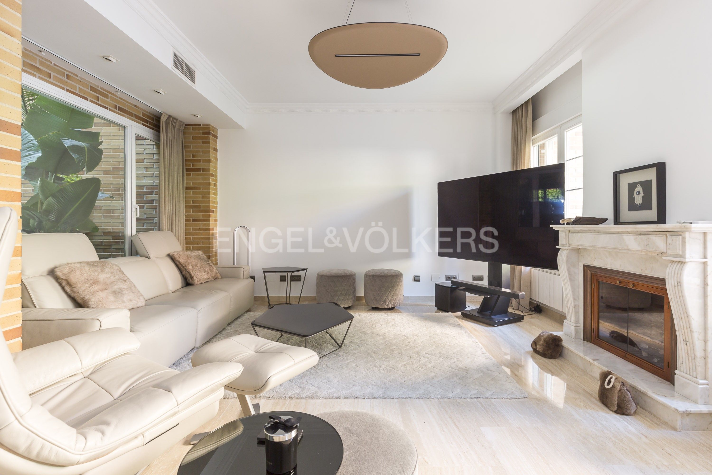 Living room of House or chalet for sale in  Madrid Capital  with Air Conditioner, Heating and Private garden