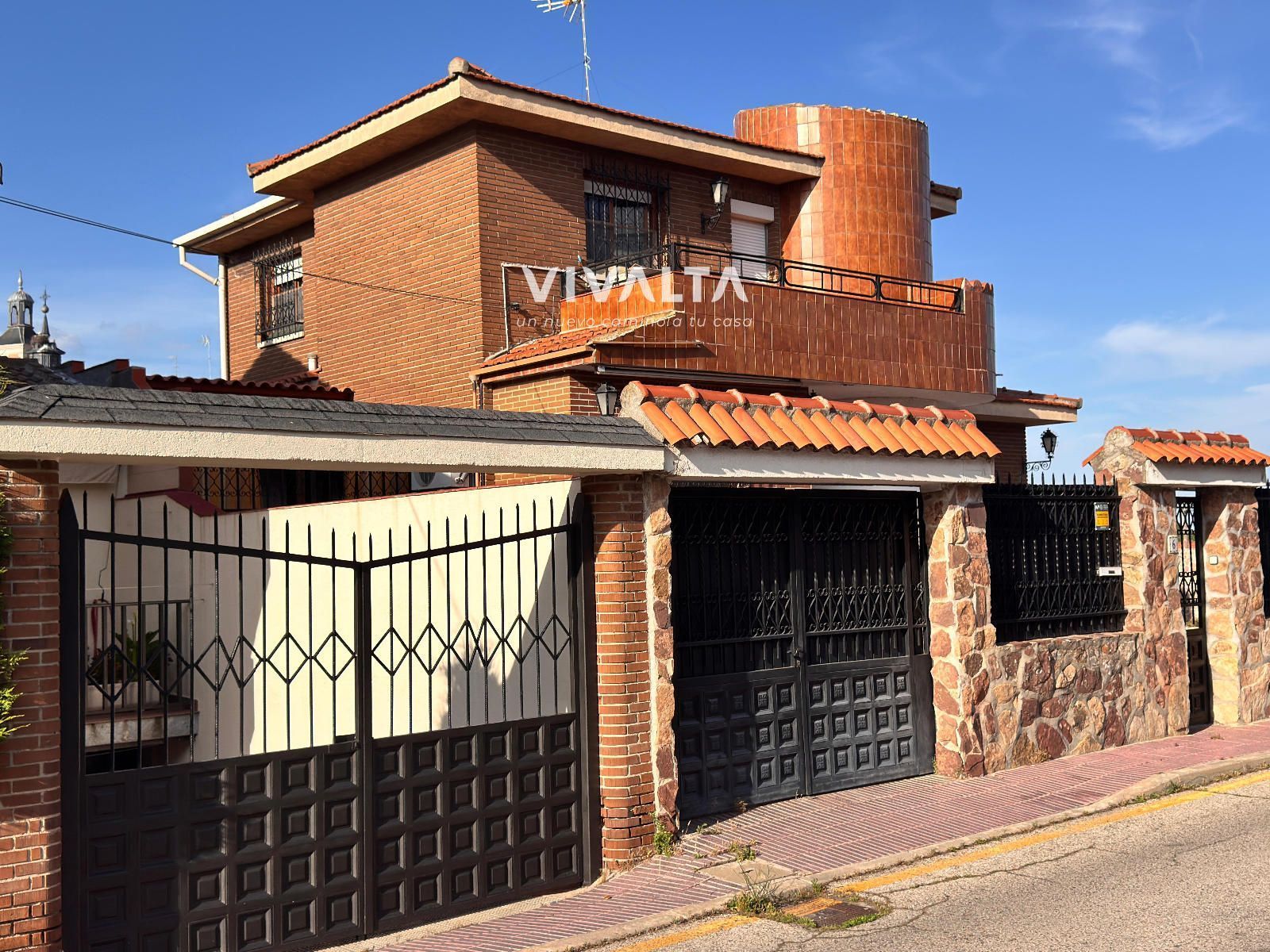 Exterior view of House or chalet for sale in Valdemoro  with Air Conditioner, Heating and Private garden