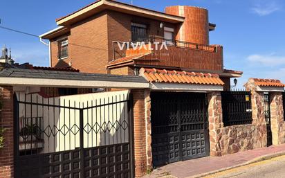 Vista exterior de Casa o xalet en venda en Valdemoro amb Aire condicionat, Calefacció i Jardí privat
