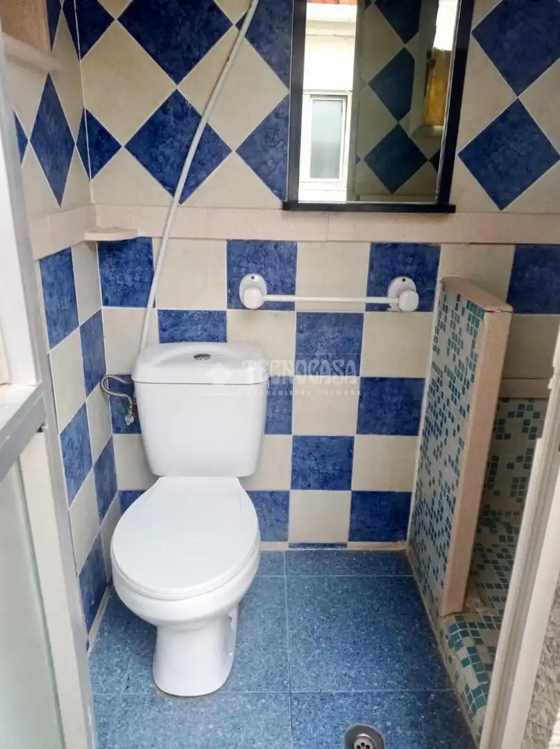 Badezimmer von Einfamilien-Reihenhaus zum Verkauf in Paterna mit Klimaanlage, Privatgarten und Abstellraum