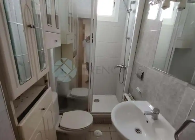 Bathroom of Flat for sale in Madrid