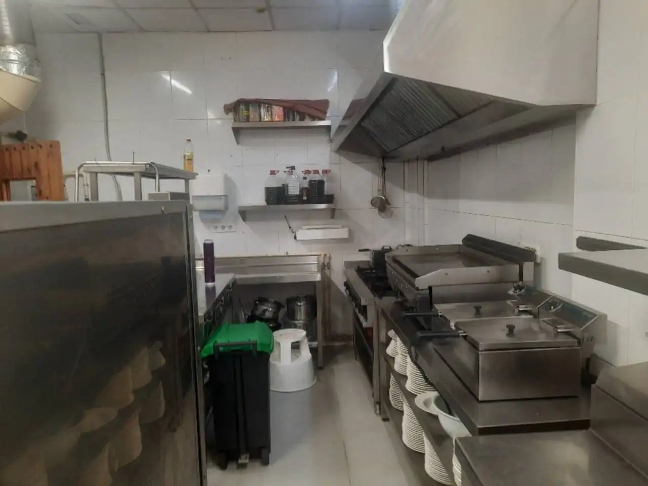 Cuina de Local de lloguer en Cartagena amb Aire condicionat