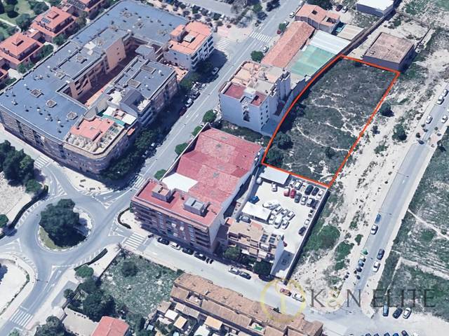 Terreno residencial en Venta en Calle Vicent Carrillo en Centro