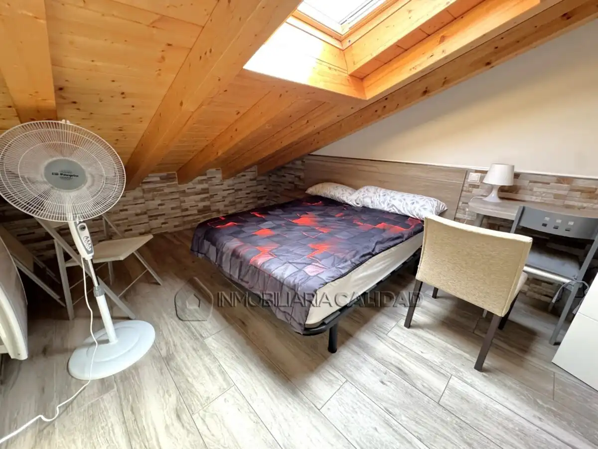 Schlafzimmer von Wohnung zur Miete in Burgos mit Heizung und Möbliert