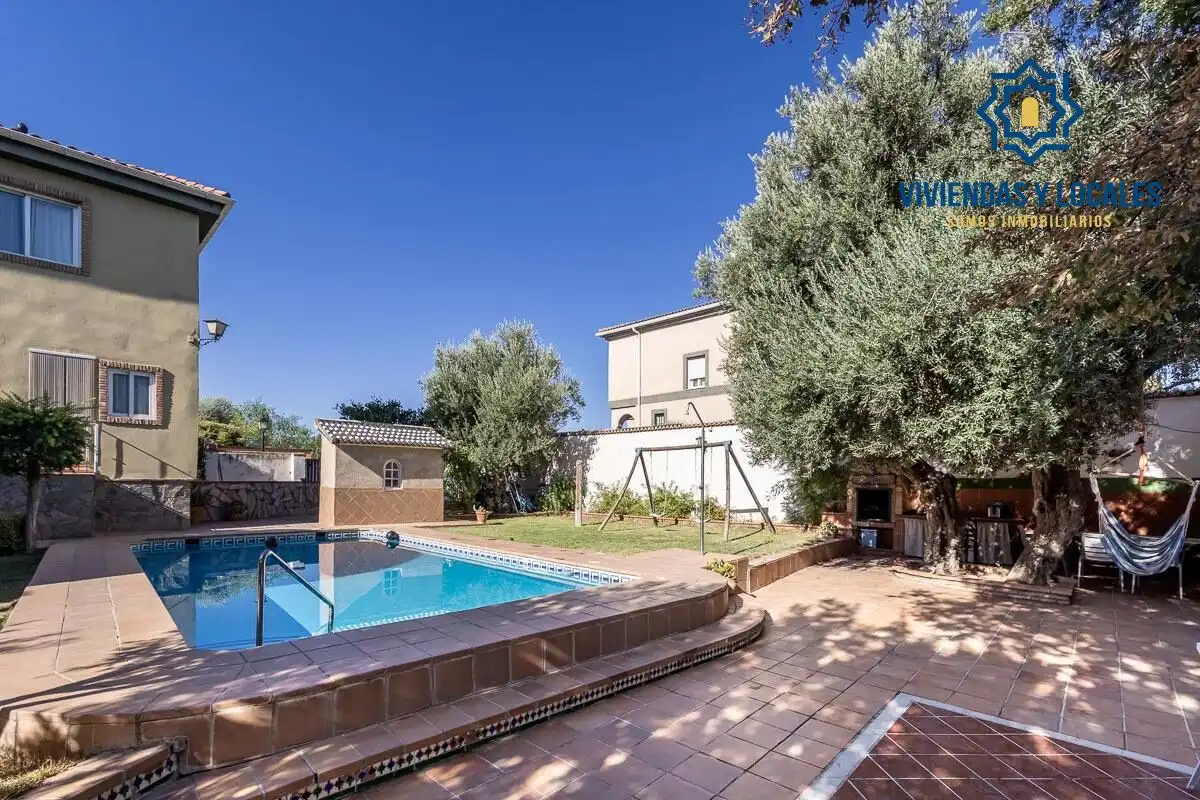 Chalet con piscina en venta en Residencial Triana - Barrio Alto, imagen 5