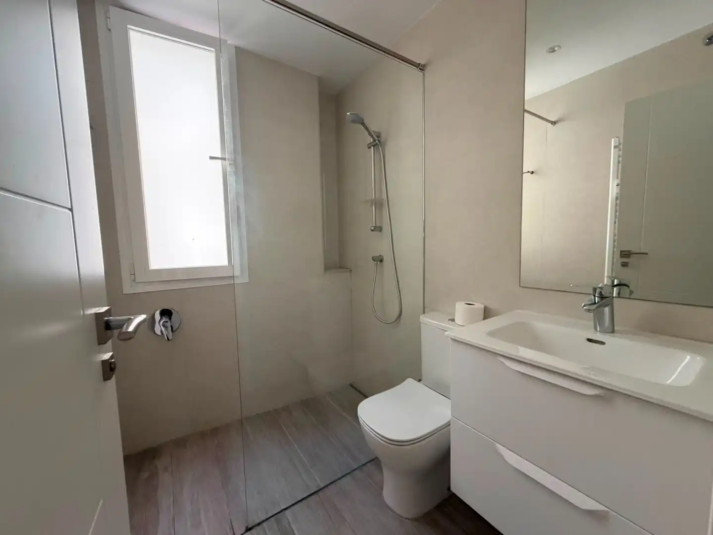 Bathroom of Flat for sale in Madrid  with Air Conditioner, Heating and Storage room