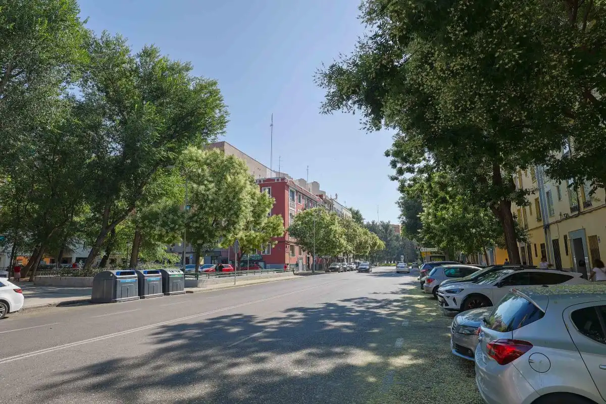 Vista exterior de Pis en venda en Madrid amb Calefacció