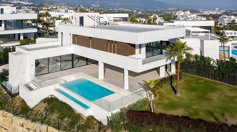 Villa de lujo de 5 dormitorios y 5 baños con vistas al Golf. La Alquería, Benahavís