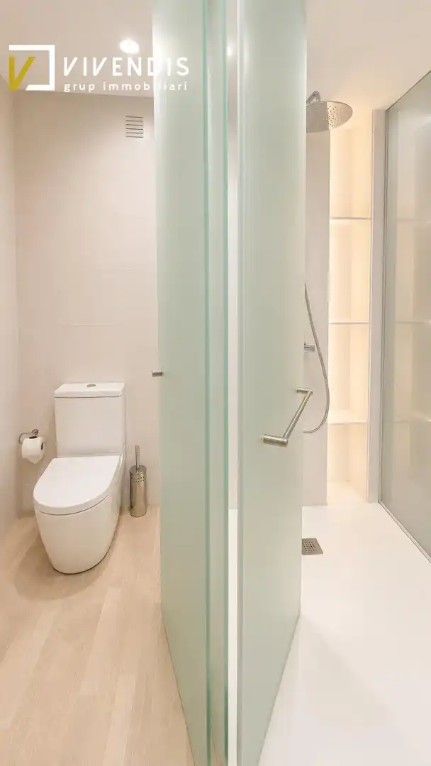 Baño de Piso de alquiler en Lleida con Aire acondicionado, Calefacción y Amueblado