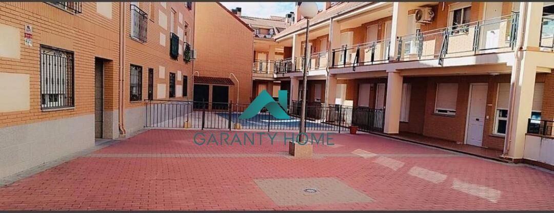Exterior view of Flat for sale in Casarrubios del Monte  with Air Conditioner, Heating and Private garden