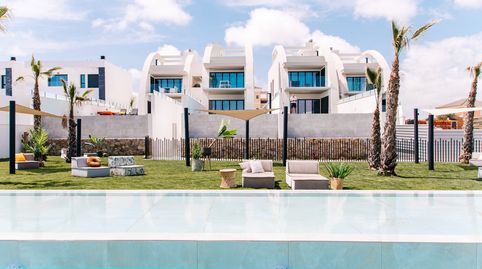 LLAVE EN MANOLes presentamos un moderno apartamento de nueva obra en Ciudad QuesadaAlicante.Con dos habitaciones y dos bantildeos,