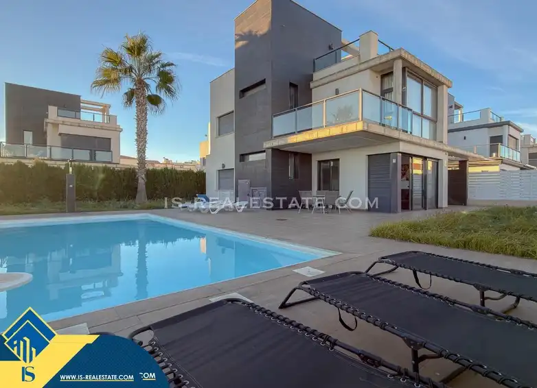 Villa con piscina in vendita a Orihuela Costa