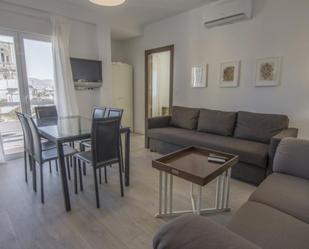 Sala d'estar de Apartament de lloguer en  Granada Capital amb Aire condicionat, Moblat i Microones