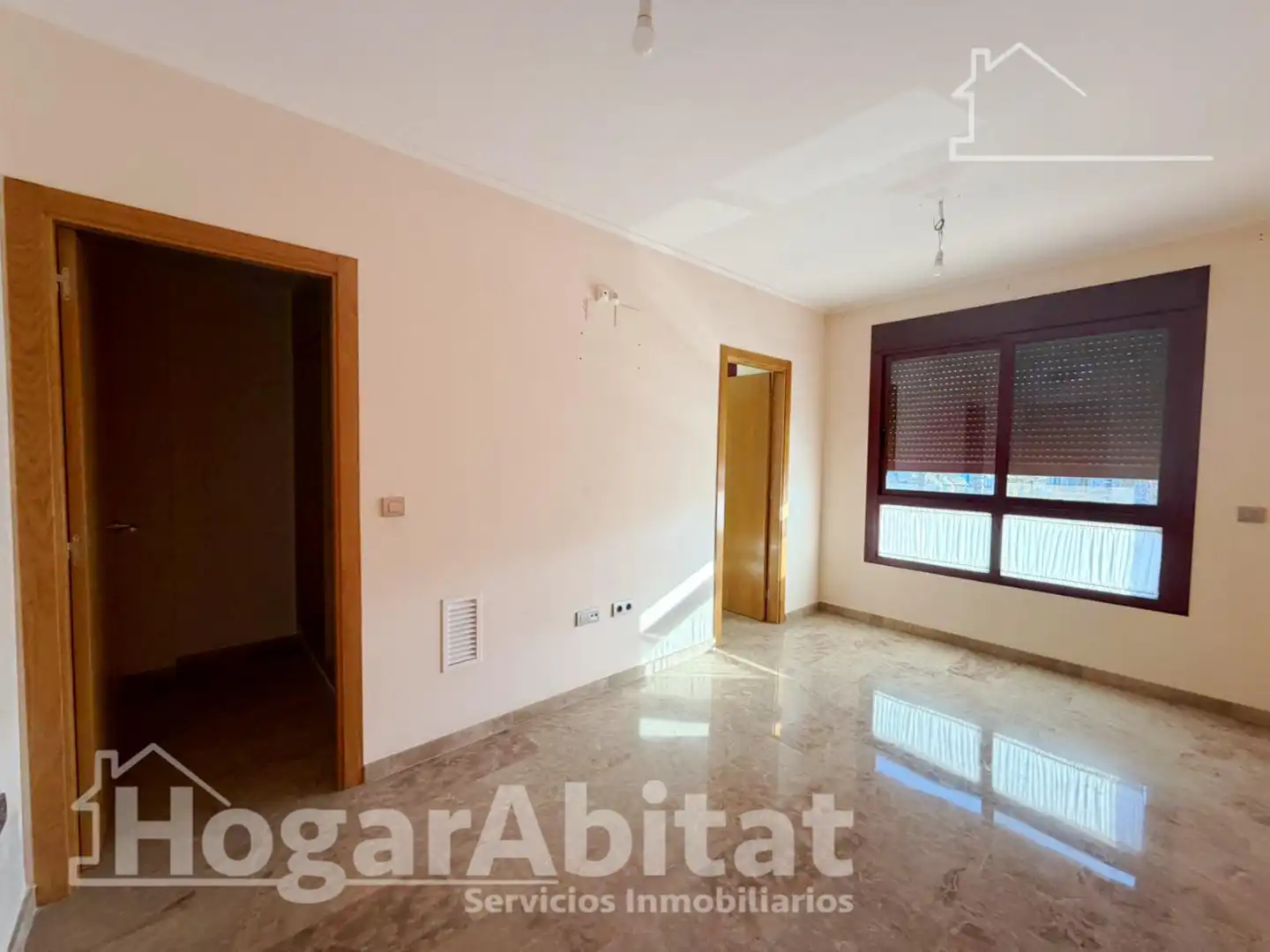 Dormitori de Casa adosada en venda en Sagunto / Sagunt amb Aire condicionat, Jardí privat i Terrassa