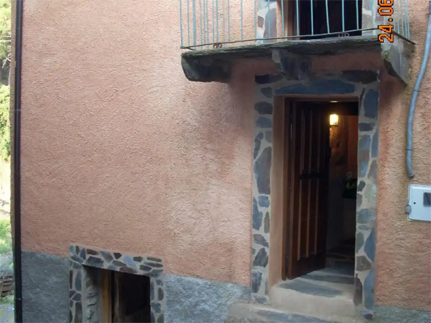 Vista exterior de Casa adosada en venda en Pinofranqueado amb Balcó