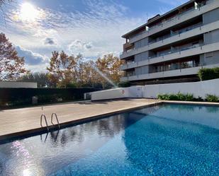 Piscina de Pis en venda en Sant Cugat del Vallès amb Aire condicionat, Calefacció i Parquet