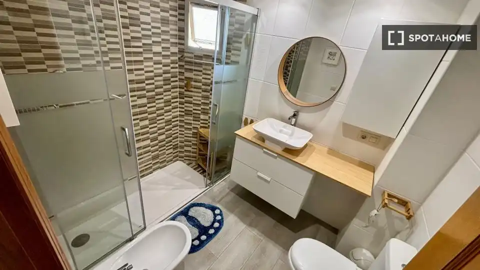 Baño de Piso de alquiler en Valencia con Aire acondicionado, Calefacción y Amueblado
