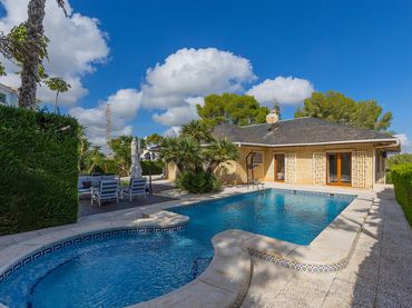 Casa amb jardí en venda a Orihuela Costa