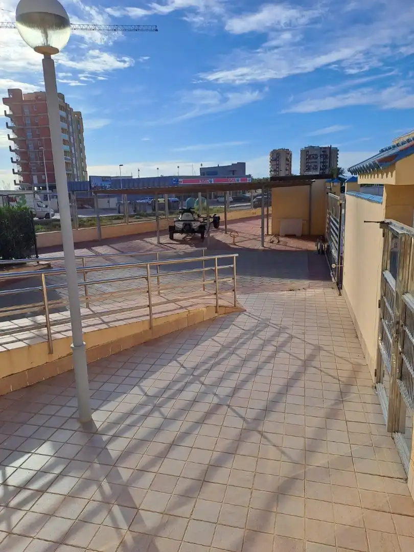 Terrassa de Apartament de lloguer en La Manga del Mar Menor amb Aire condicionat, Calefacció i Piscina