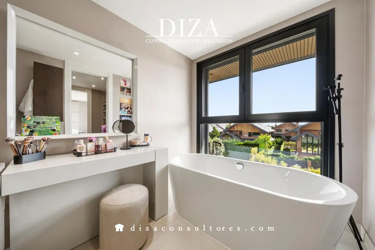 Bathroom of Houses for sale in Las Rozas de Madrid  with Air Conditioner, Heating and Private garden